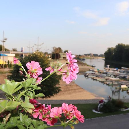 אפטין Apartments Marina מראה חיצוני תמונה
