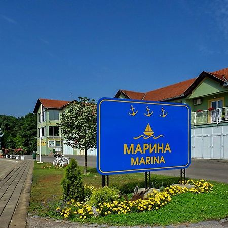 אפטין Apartments Marina מראה חיצוני תמונה